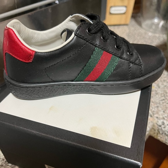 Boys Gucci shoes worn twice - Picture 3 of 5